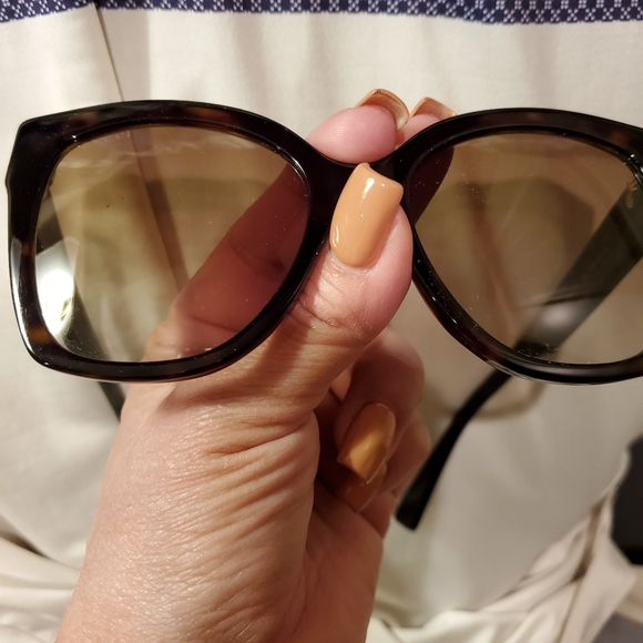 ***Sold***GUCCI BUTTERFLY SUNGLASSES - Picture 4 of 5